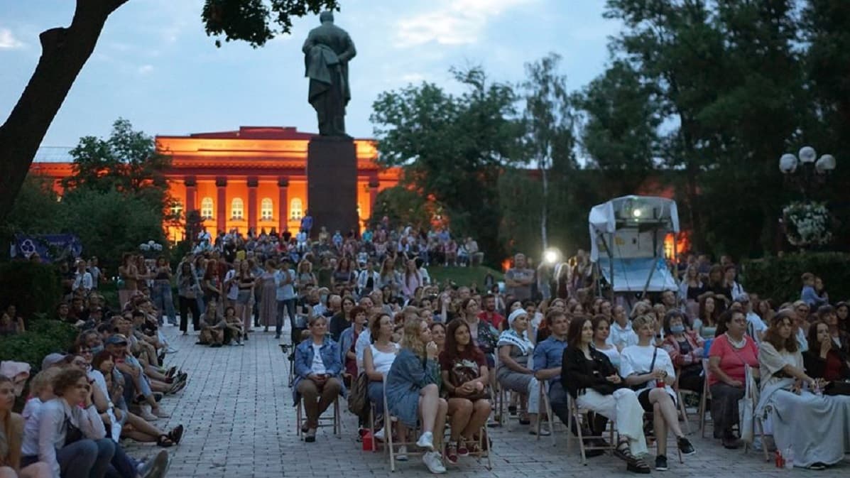 «Кіновернісаж просто неба» продовжує демонструвати українське кіно 